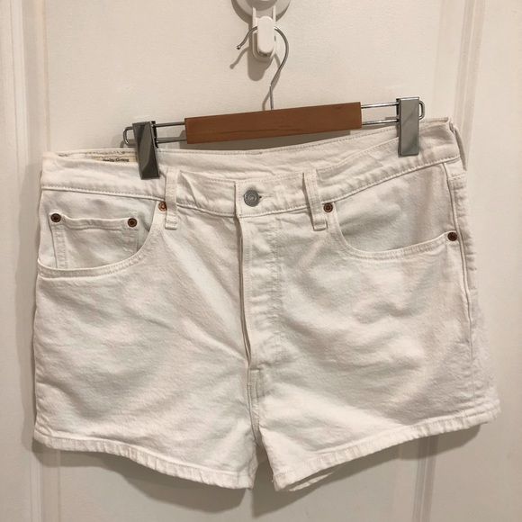 White Levi’s Premium 501 Shorts (women’s) - Picture 1 of 4
